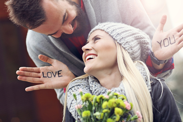 Gewinnspiel zum Valentinstag: Liebe ist unbezahlbar – genau wie Erlebnisse zu zweit.